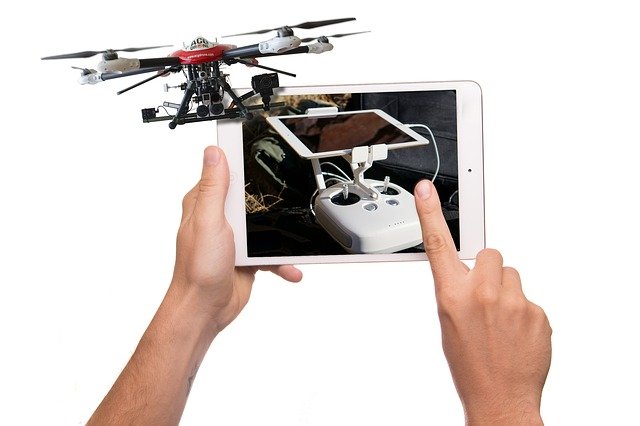 ovládání dronu tabletem